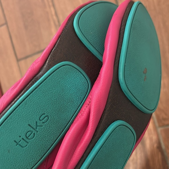 Tieks size 9 hot pink flats - Picture 4 of 5